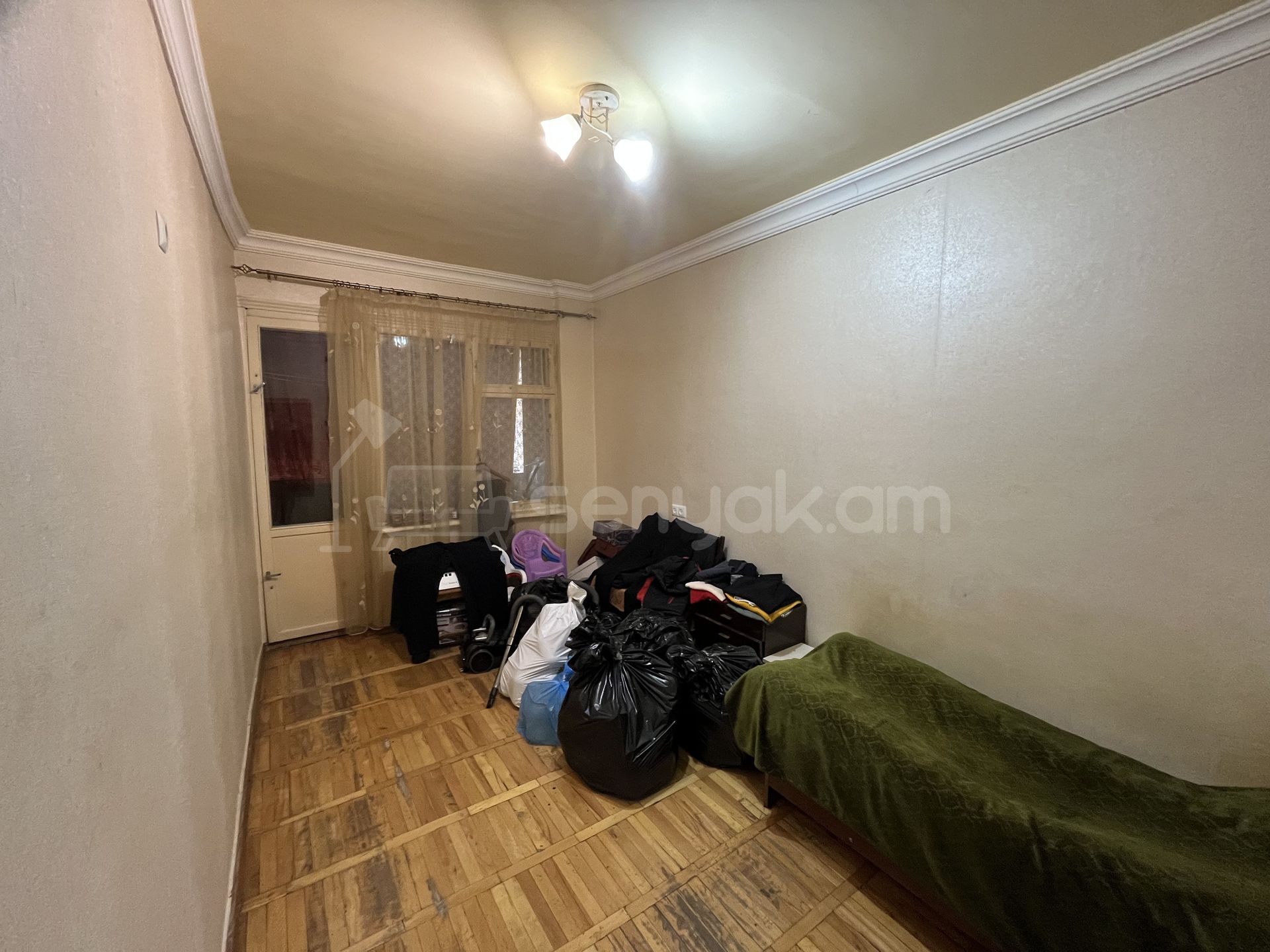 3 Սենյականոց Բնակարան Քարե Շենքում, 85քմ, 3/5 հարկ, Պետական Վիճակում