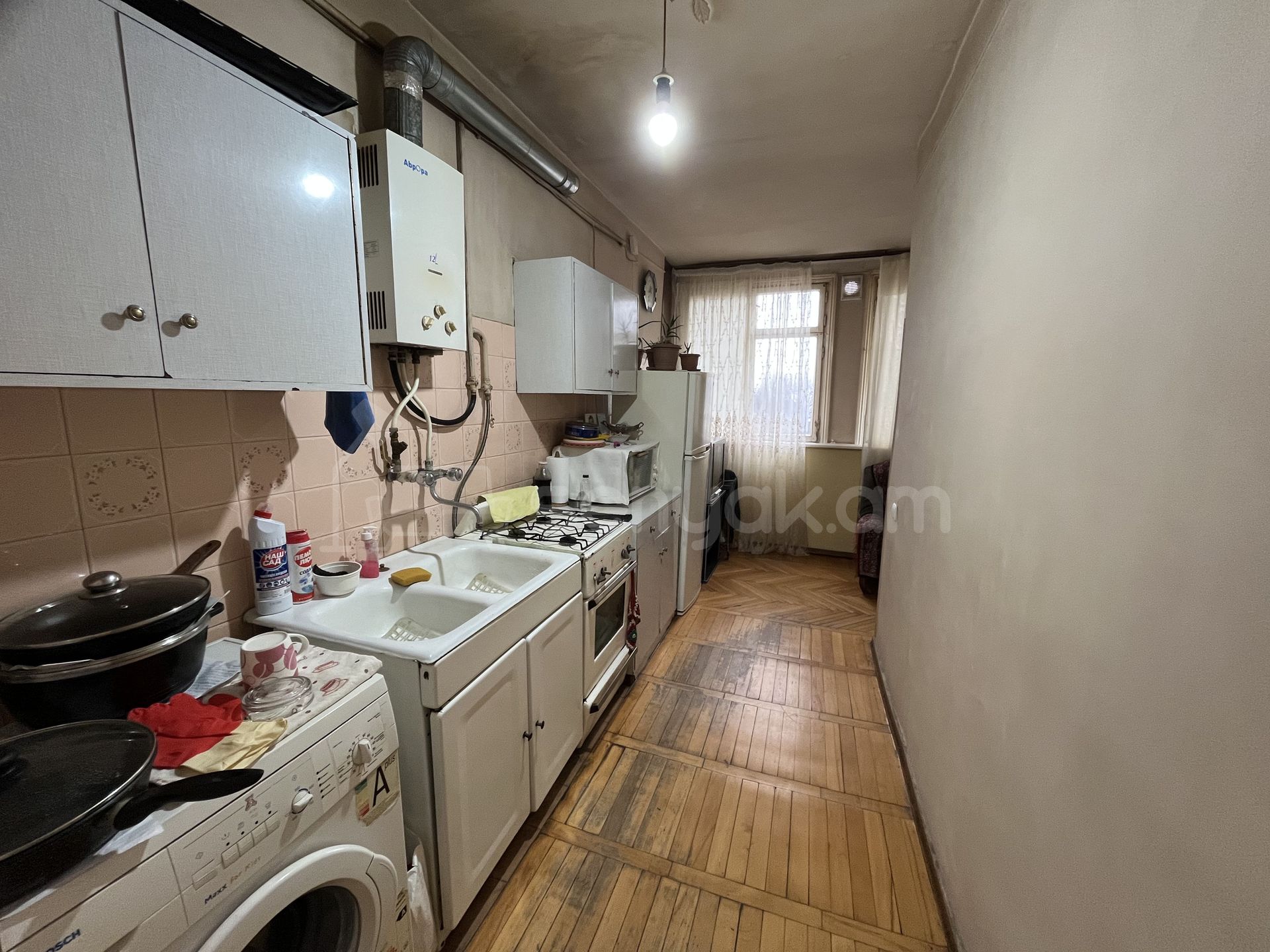 3 Սենյականոց Բնակարան Քարե Շենքում, 85քմ, 3/5 հարկ, Պետական Վիճակում