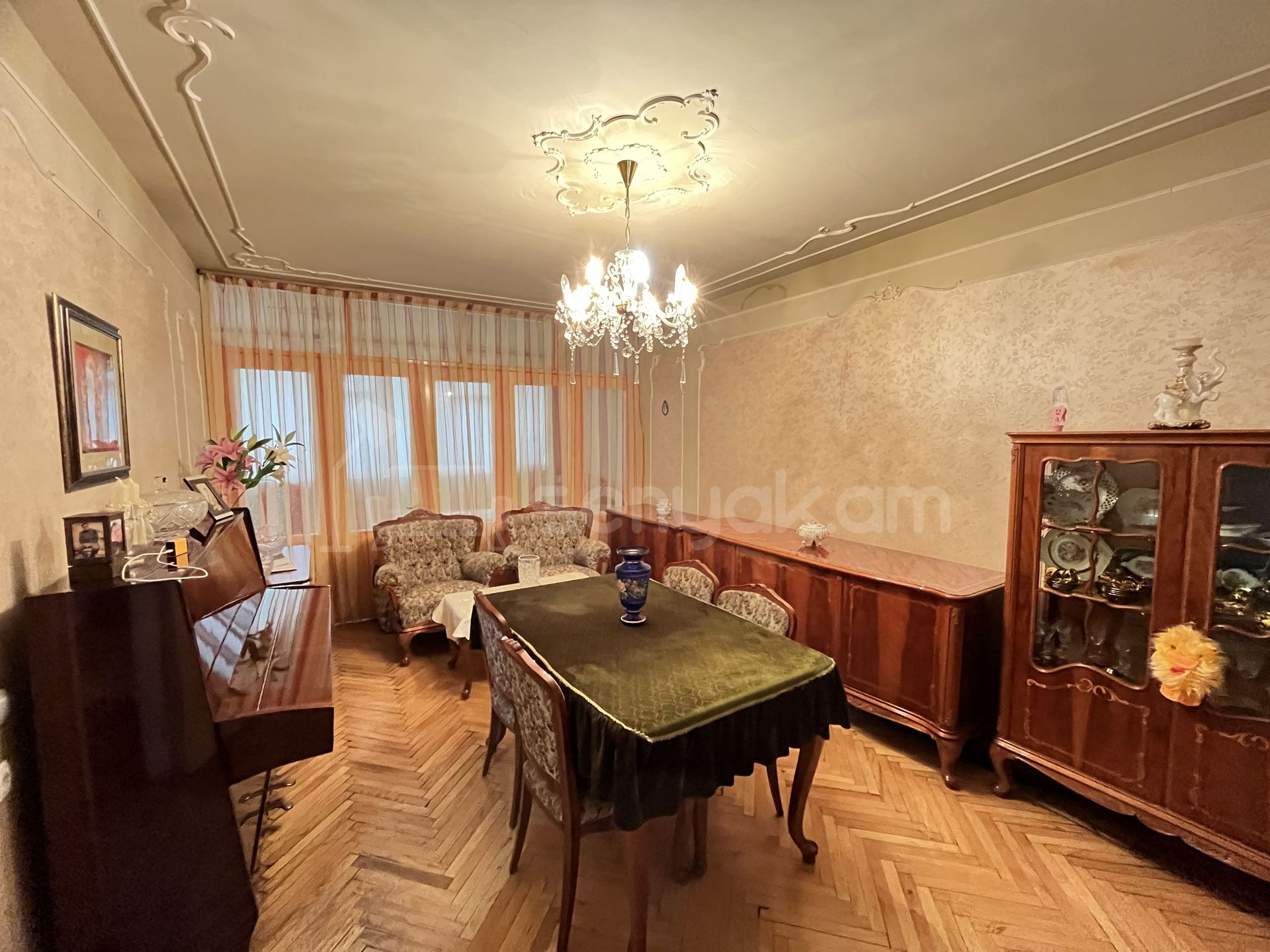 3 Սենյականոց Բնակարան Քարե Շենքում, 85քմ, 3/5 հարկ, Պետական Վիճակում