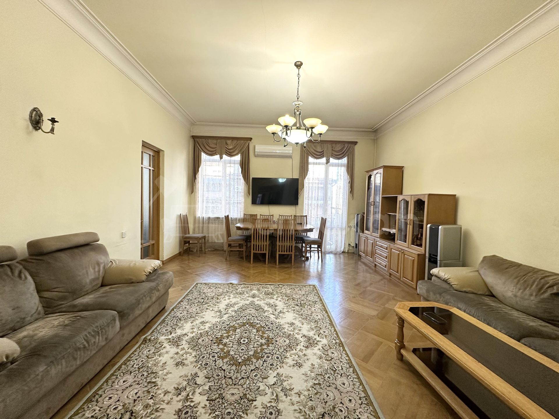 4 Սենյականոց Բնակարան Քարե Շենքում, 130քմ, 4/7 հարկ, Կապիտալ Վերանորոգված