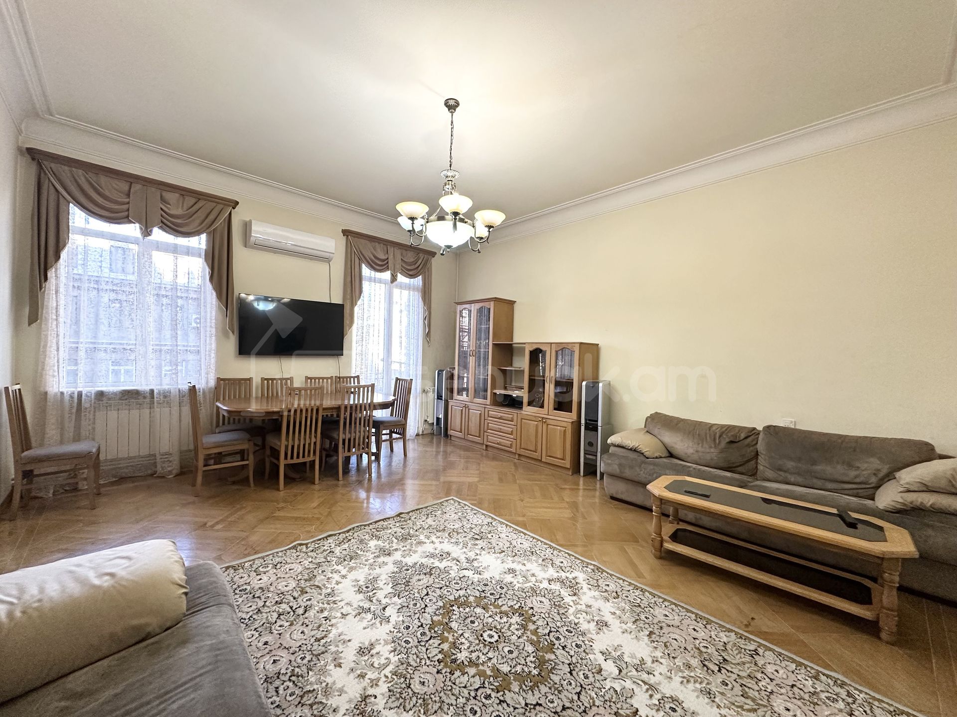 4 Սենյականոց Բնակարան Քարե Շենքում, 130քմ, 4/7 հարկ, Կապիտալ Վերանորոգված