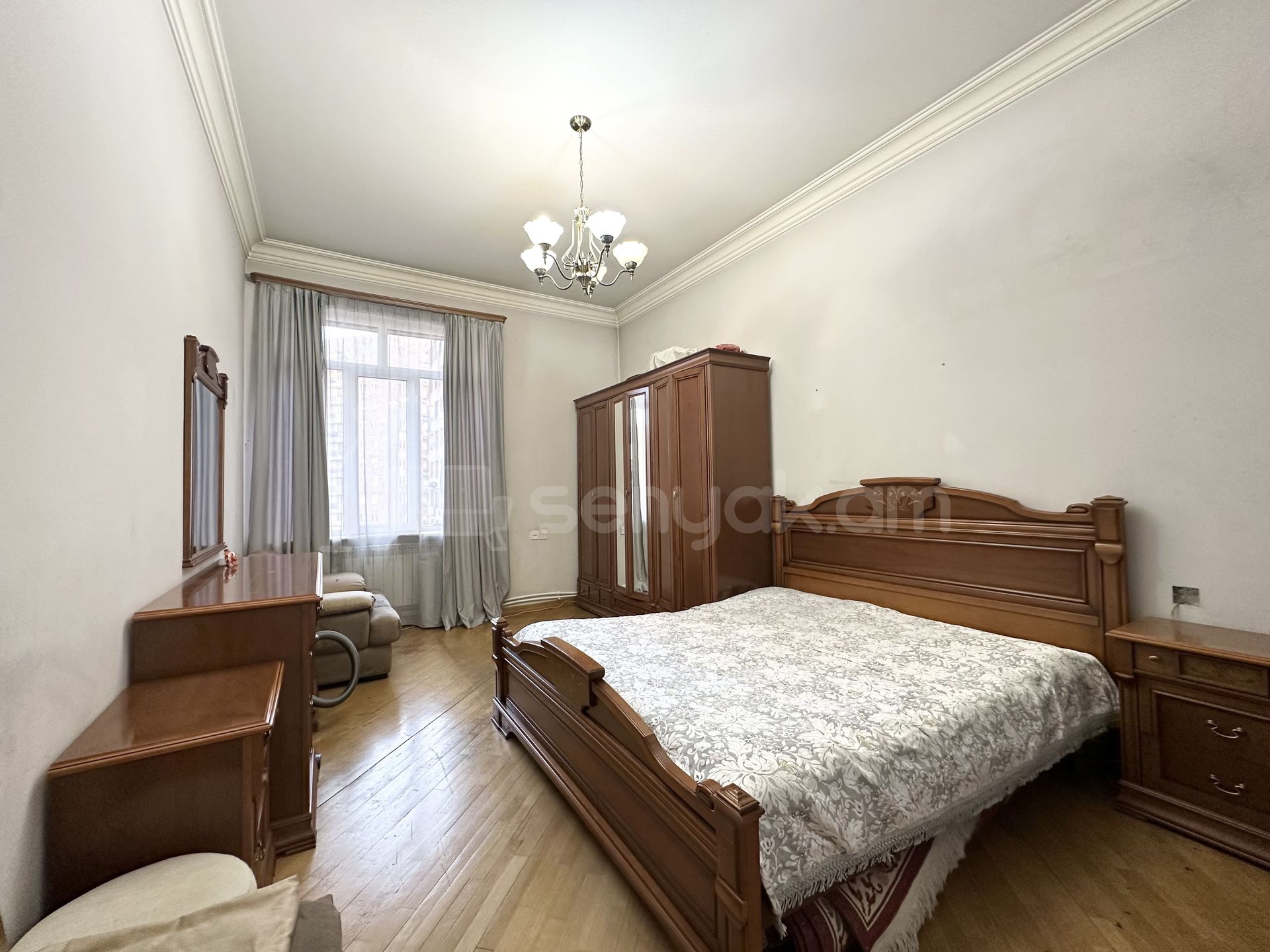 4 Սենյականոց Բնակարան Քարե Շենքում, 130քմ, 4/7 հարկ, Կապիտալ Վերանորոգված