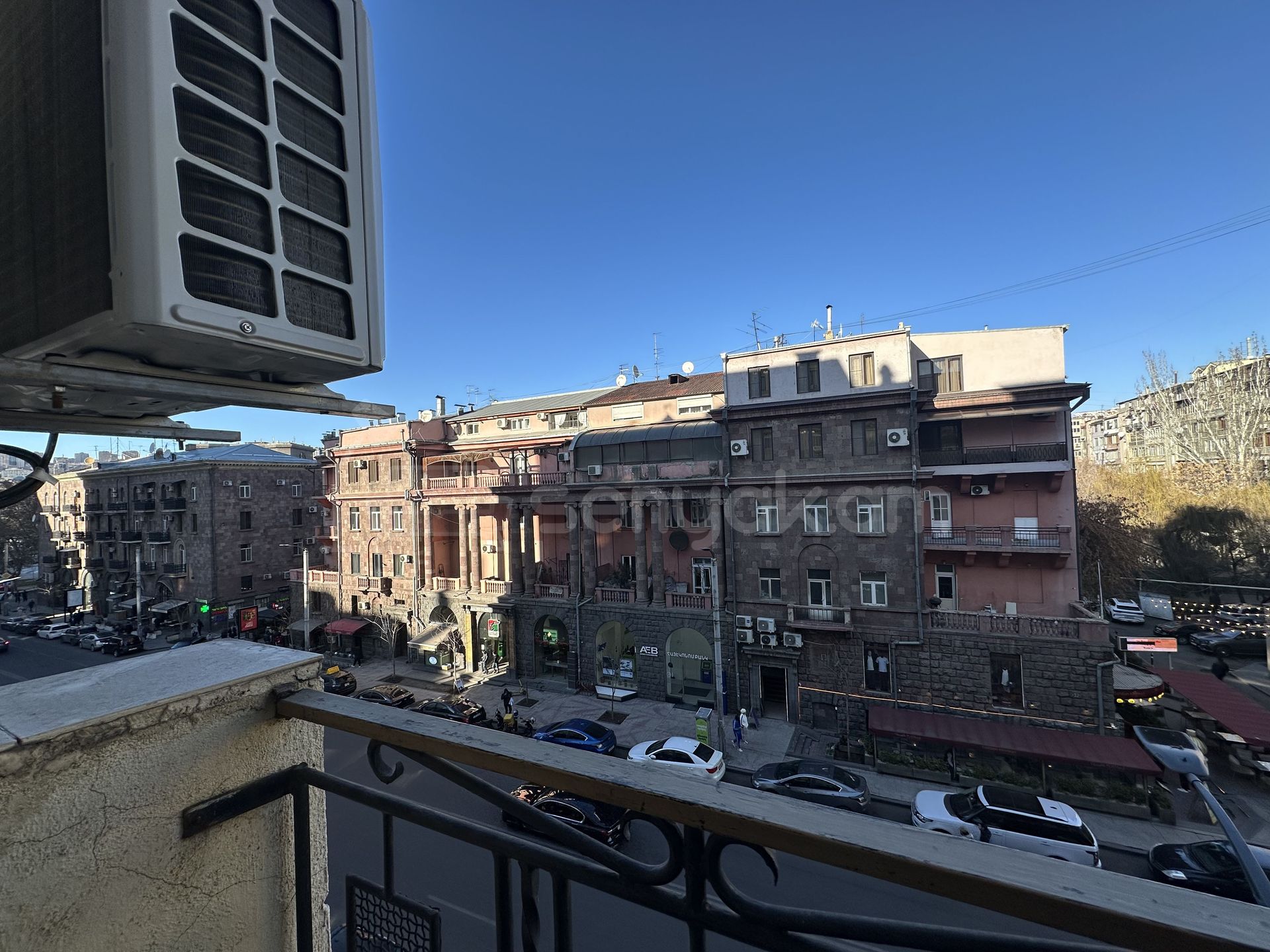 4 Սենյականոց Բնակարան Քարե Շենքում, 130քմ, 4/7 հարկ, Կապիտալ Վերանորոգված