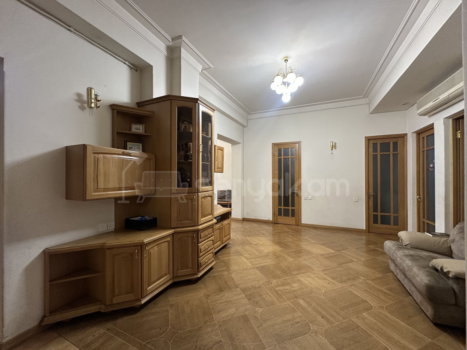 4 Սենյականոց Բնակարան Քարե Շենքում, 130քմ, 4/7 հարկ, Կապիտալ Վերանորոգված