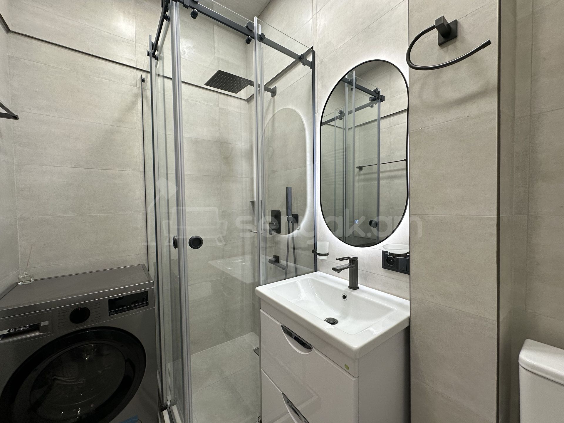 2 Սենյականոց Բնակարան Քարե Շենքում, 39քմ, 3/5 հարկ, Դիզայներական Վերանորոգված