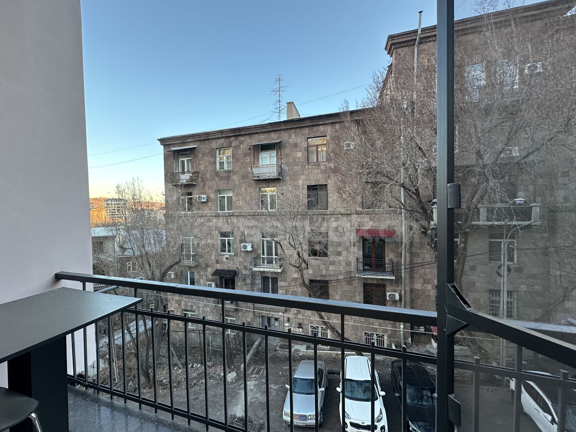 2 Սենյականոց Բնակարան Քարե Շենքում, 39քմ, 3/5 հարկ, Դիզայներական Վերանորոգված