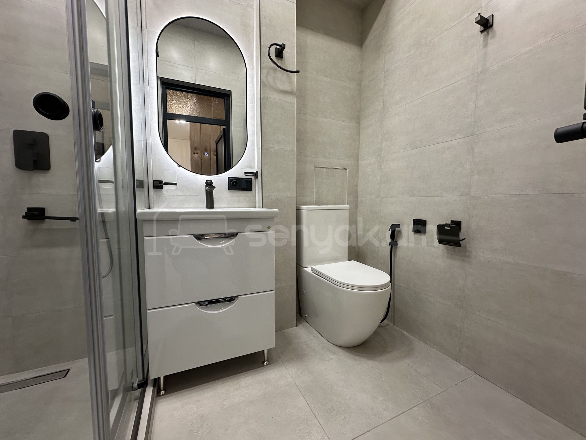 2 Սենյականոց Բնակարան Քարե Շենքում, 39քմ, 3/5 հարկ, Դիզայներական Վերանորոգված