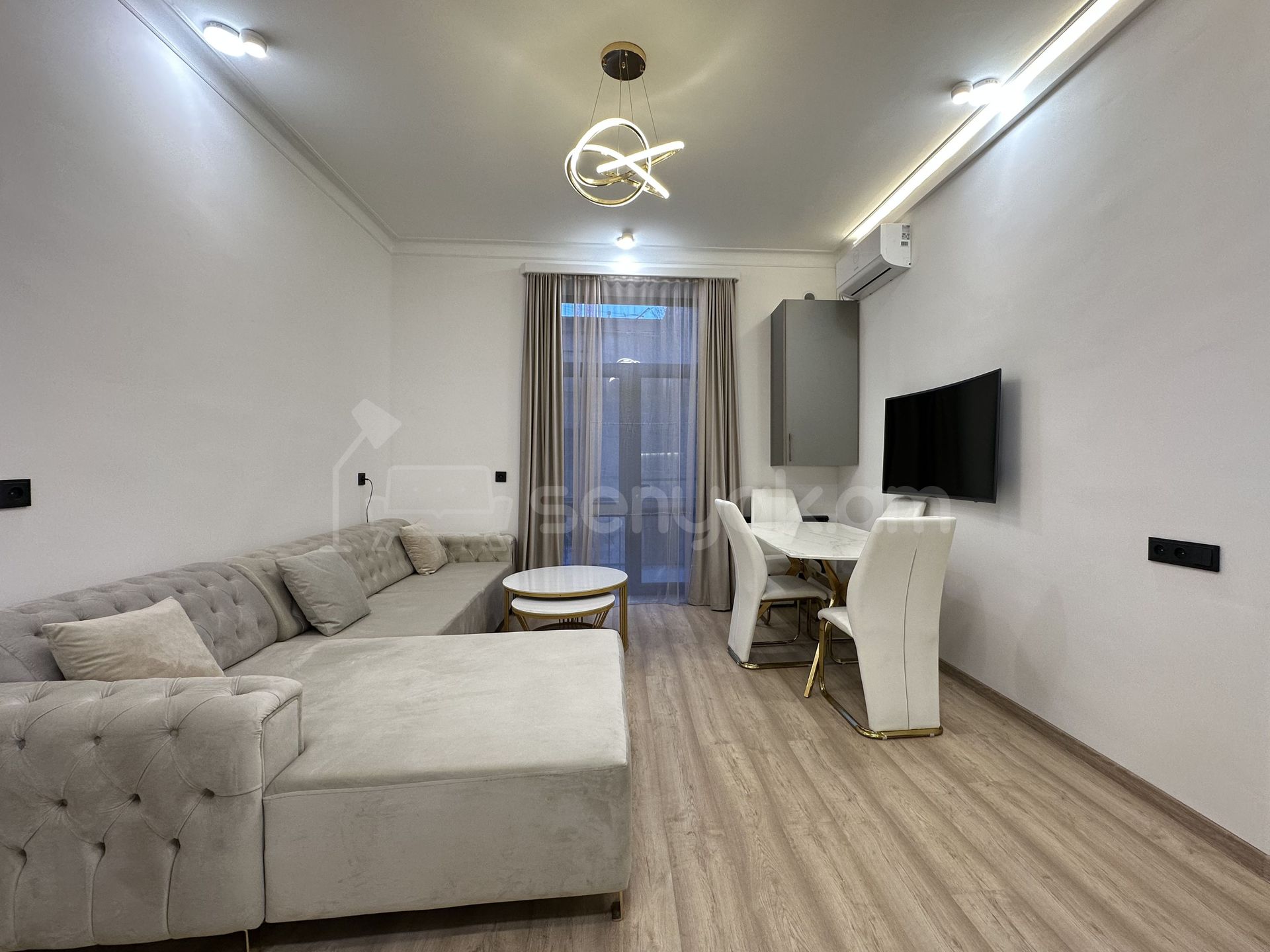 2 Սենյականոց Բնակարան Քարե Շենքում, 39քմ, 3/5 հարկ, Դիզայներական Վերանորոգված