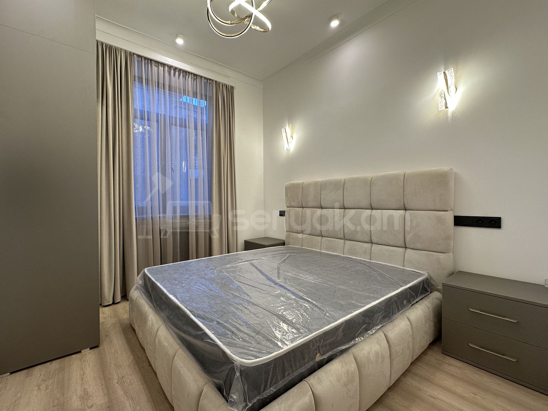 2 Սենյականոց Բնակարան Քարե Շենքում, 39քմ, 3/5 հարկ, Դիզայներական Վերանորոգված