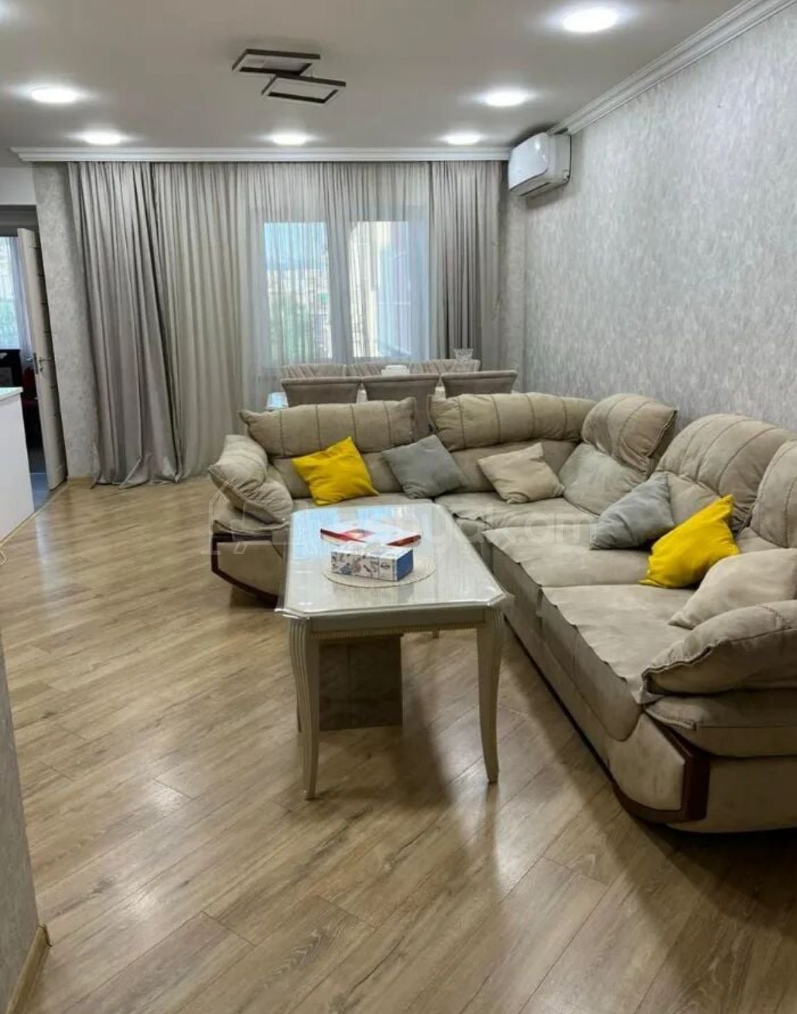 3 Սենյականոց Բնակարան Քարե Շենքում, 60քմ, 4/5 հարկ, Կապիտալ Վերանորոգված, Կահավորված