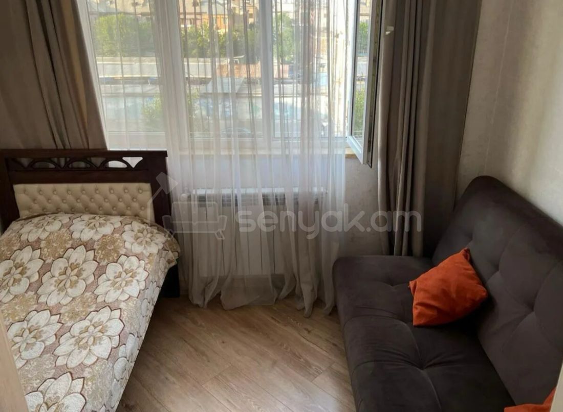 3 Սենյականոց Բնակարան Քարե Շենքում, 60քմ, 4/5 հարկ, Կապիտալ Վերանորոգված, Կահավորված