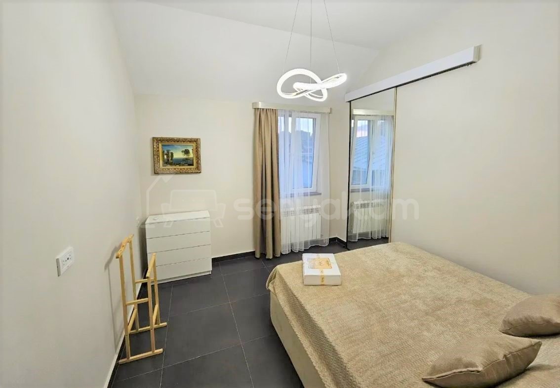 3 Սենյականոց Բնակարան Քարե Շենքում, 101քմ, 5/5 հարկ, Դիզայներական Վերանորոգված, Կահավորված, Արևկող