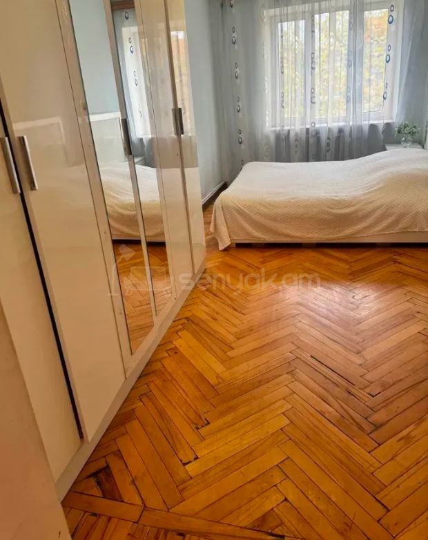 3 Սենյականոց Բնակարան Քարե Շենքում, 75քմ, 5/5 հարկ, Նորմալ Վիճակում, Կահավորված, Արևկող