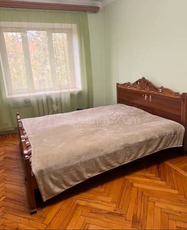 3 Սենյականոց Բնակարան Քարե Շենքում, 75քմ, 5/5 հարկ, Նորմալ Վիճակում, Կահավորված, Արևկող