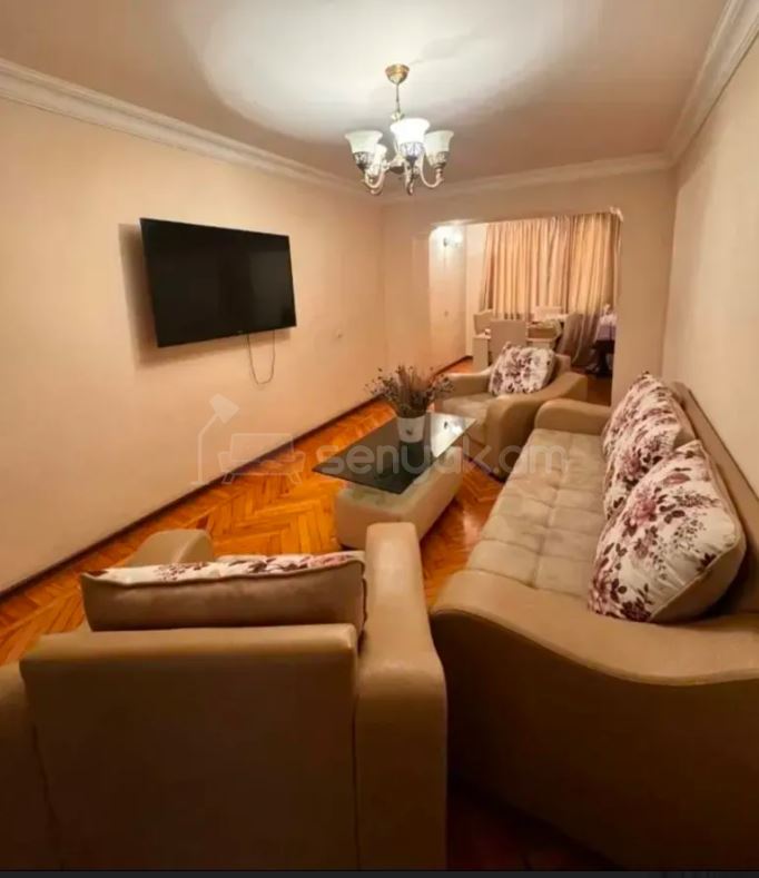 3 Սենյականոց Բնակարան Քարե Շենքում, 75քմ, 5/5 հարկ, Նորմալ Վիճակում, Կահավորված, Արևկող