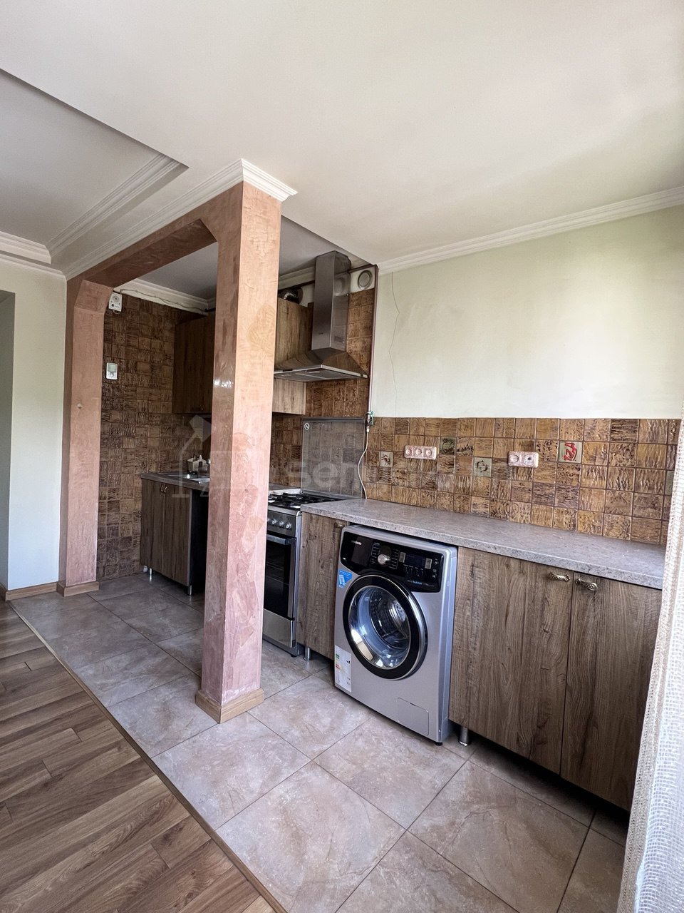 3 Սենյականոց Բնակարան Քարե Շենքում, 69քմ, 3/4 հարկ, Կապիտալ Վերանորոգված, Կահավորված, Արևկող