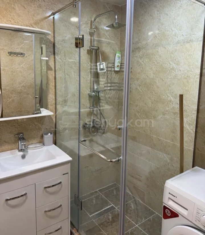 1 Սենյականոց Բնակարան Քարե Շենքում, 48քմ, 3/5 հարկ, Կապիտալ Վերանորոգված, Կահավորված