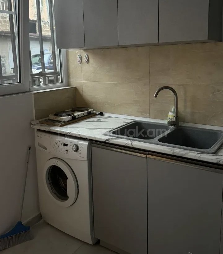 1 Սենյականոց Բնակարան Քարե Շենքում, 52քմ, 1/1 հարկ, Կապիտալ Վերանորոգված, Կահավորված