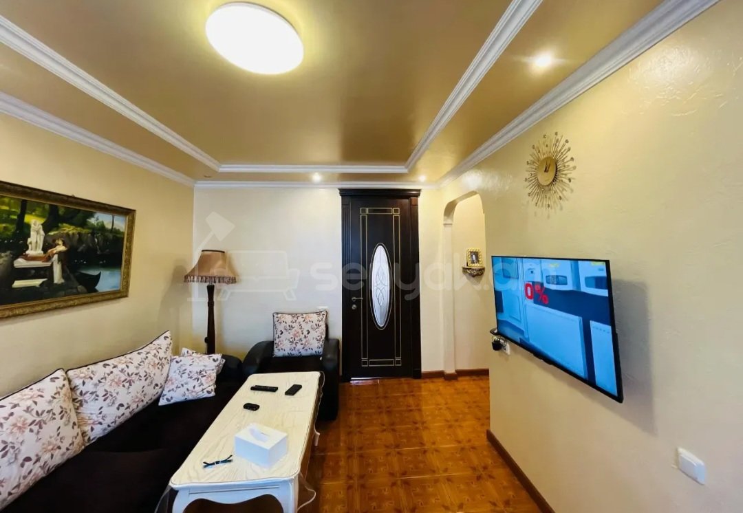 6 Սենյականոց Բնակարան Քարե Շենքում, 193քմ, 5/5 հարկ, Դիզայներական Վերանորոգված