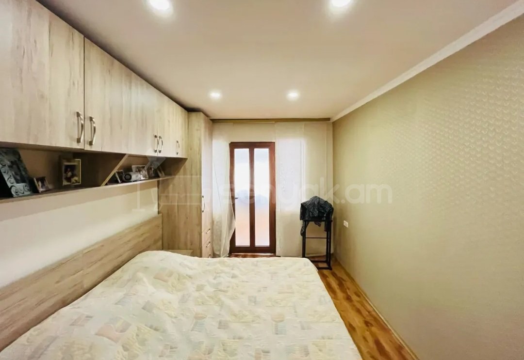 6 Սենյականոց Բնակարան Քարե Շենքում, 193քմ, 5/5 հարկ, Դիզայներական Վերանորոգված