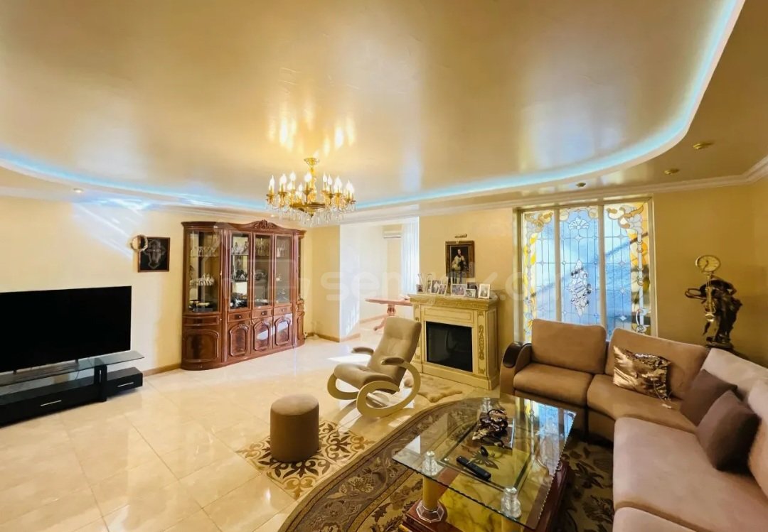 6 Սենյականոց Բնակարան Քարե Շենքում, 193քմ, 5/5 հարկ, Դիզայներական Վերանորոգված