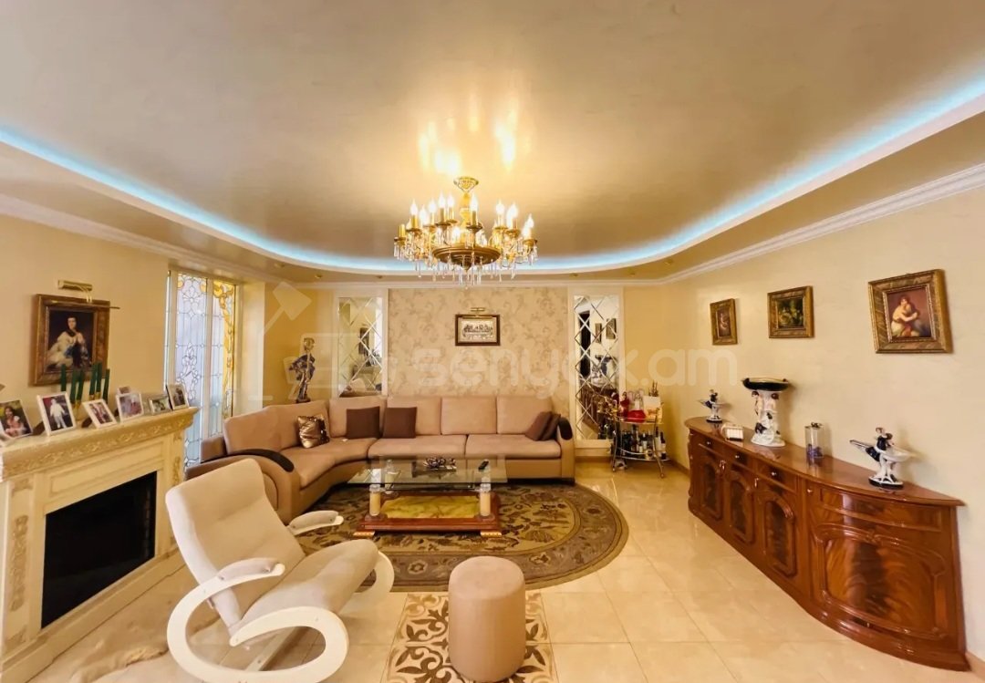 6 Սենյականոց Բնակարան Քարե Շենքում, 193քմ, 5/5 հարկ, Դիզայներական Վերանորոգված