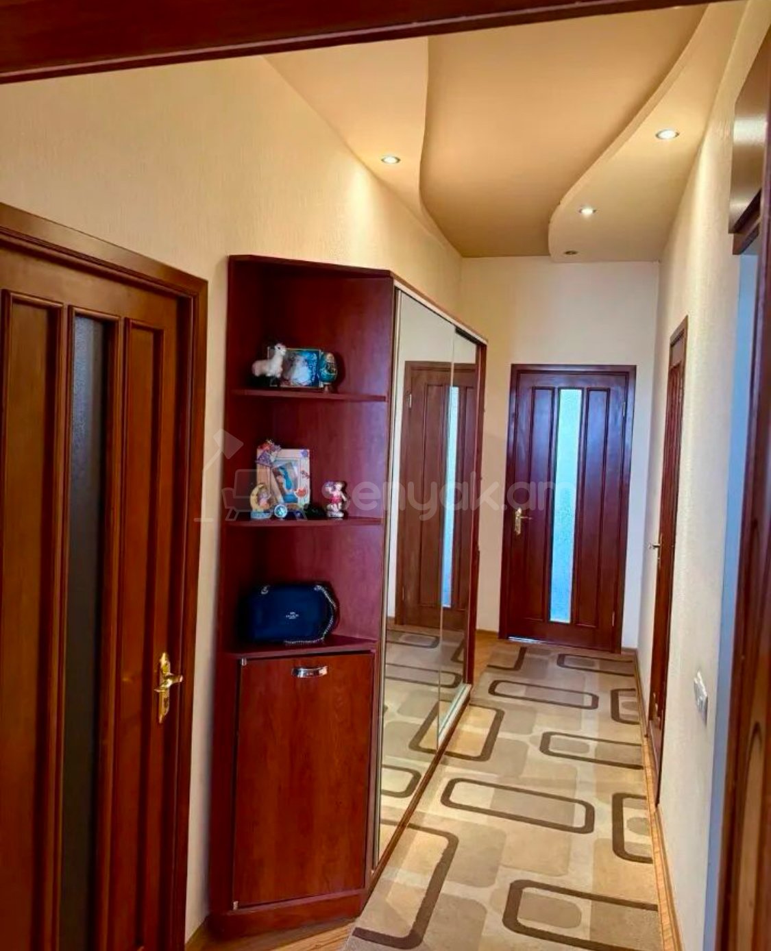 3 Սենյականոց Բնակարան Քարե Շենքում, 65քմ, 4/4 հարկ, Կապիտալ Վերանորոգված, Կահավորված