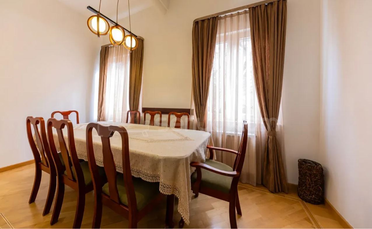 3 Սենյականոց Բնակարան Քարե Շենքում, 94քմ, 2/5 հարկ, Կապիտալ Վերանորոգված