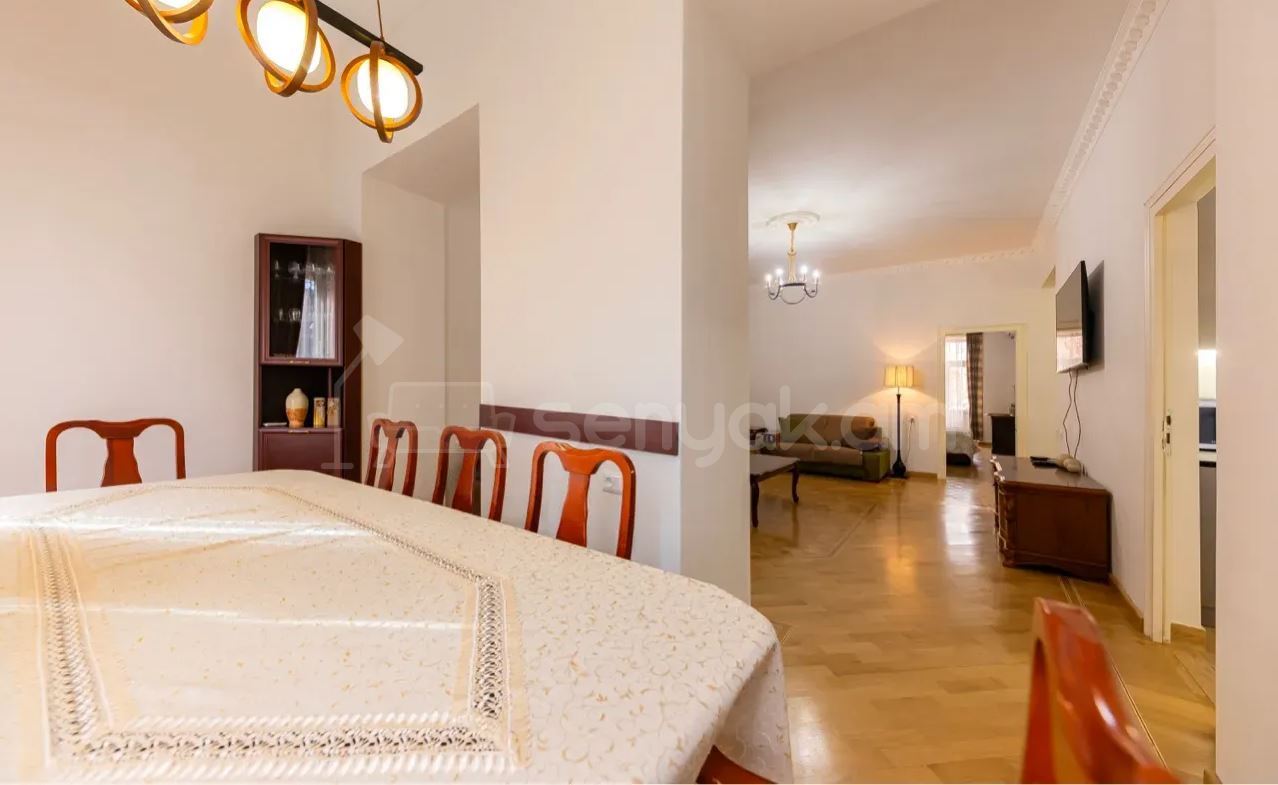 3 Սենյականոց Բնակարան Քարե Շենքում, 94քմ, 2/5 հարկ, Կապիտալ Վերանորոգված