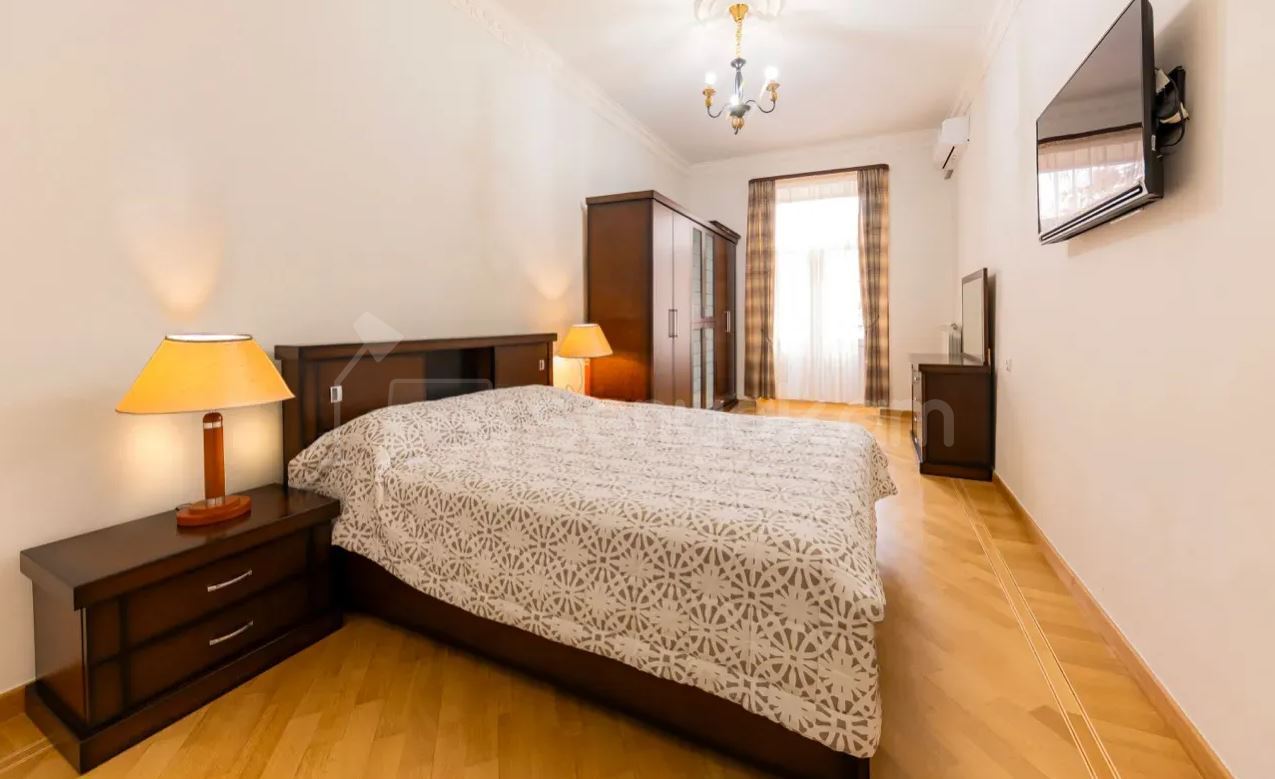 3 Սենյականոց Բնակարան Քարե Շենքում, 94քմ, 2/5 հարկ, Կապիտալ Վերանորոգված