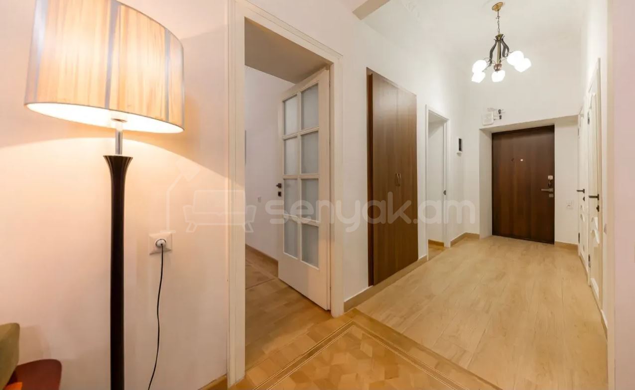 3 Սենյականոց Բնակարան Քարե Շենքում, 94քմ, 2/5 հարկ, Կապիտալ Վերանորոգված