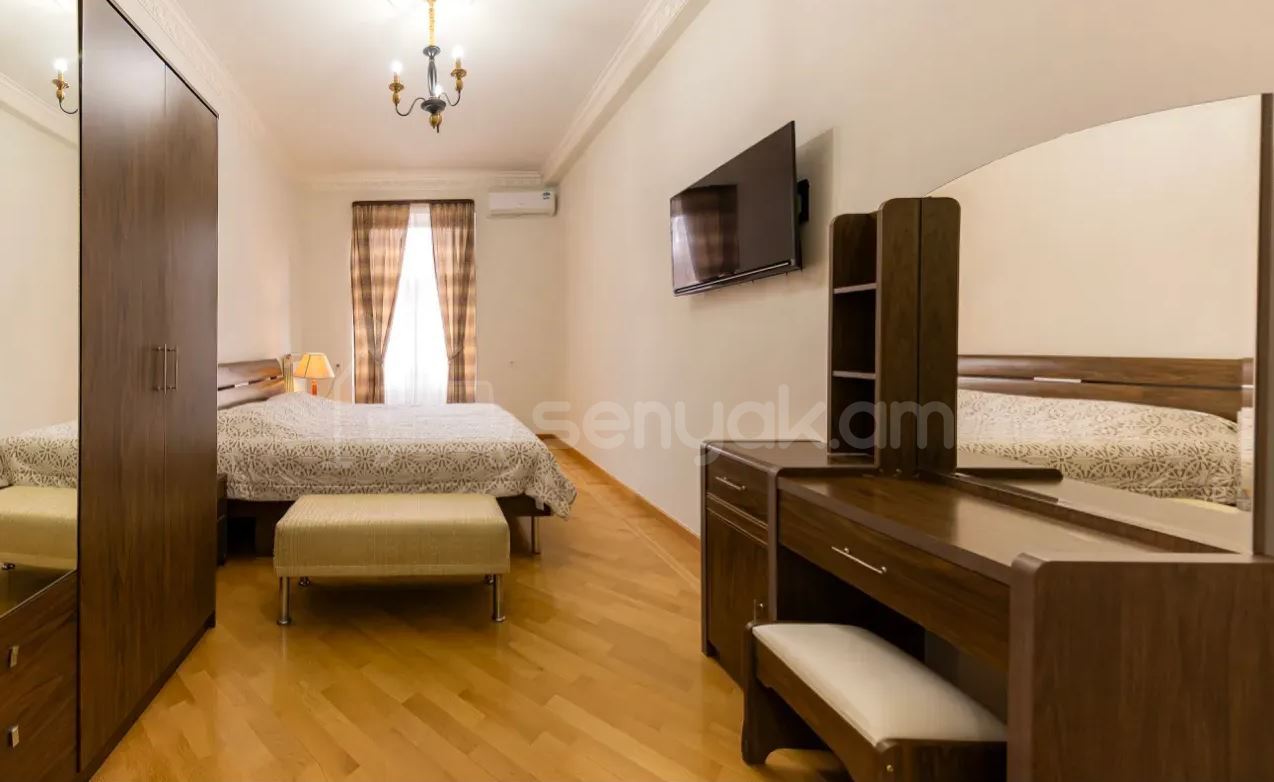 3 Սենյականոց Բնակարան Քարե Շենքում, 94քմ, 2/5 հարկ, Կապիտալ Վերանորոգված