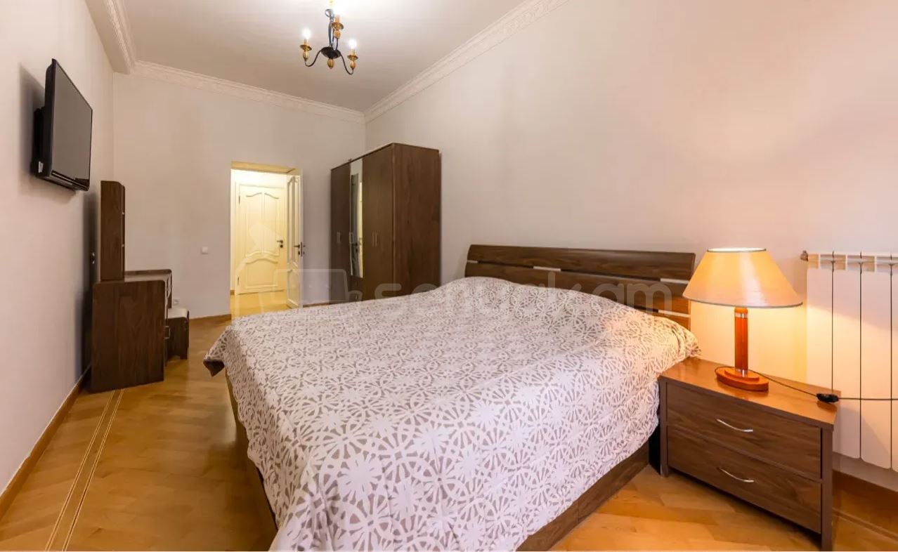 3 Սենյականոց Բնակարան Քարե Շենքում, 94քմ, 2/5 հարկ, Կապիտալ Վերանորոգված