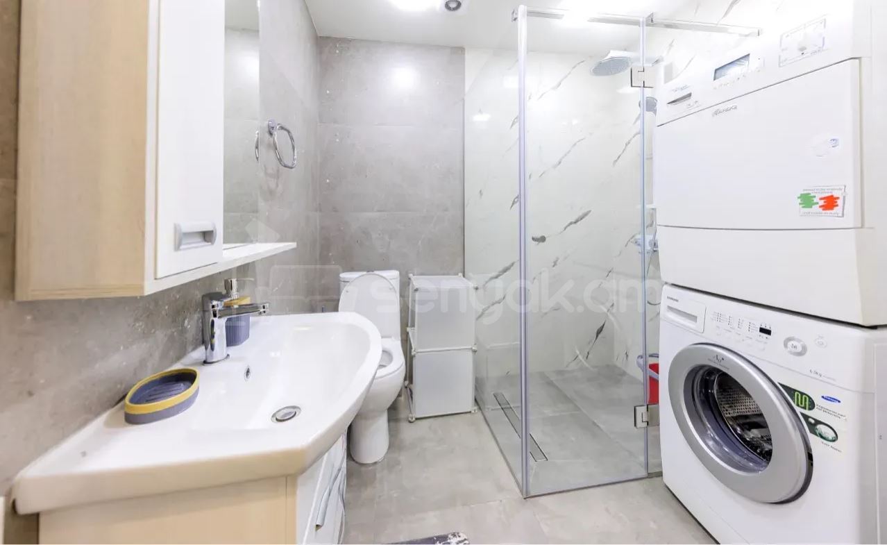 3 Սենյականոց Բնակարան Քարե Շենքում, 94քմ, 2/5 հարկ, Կապիտալ Վերանորոգված