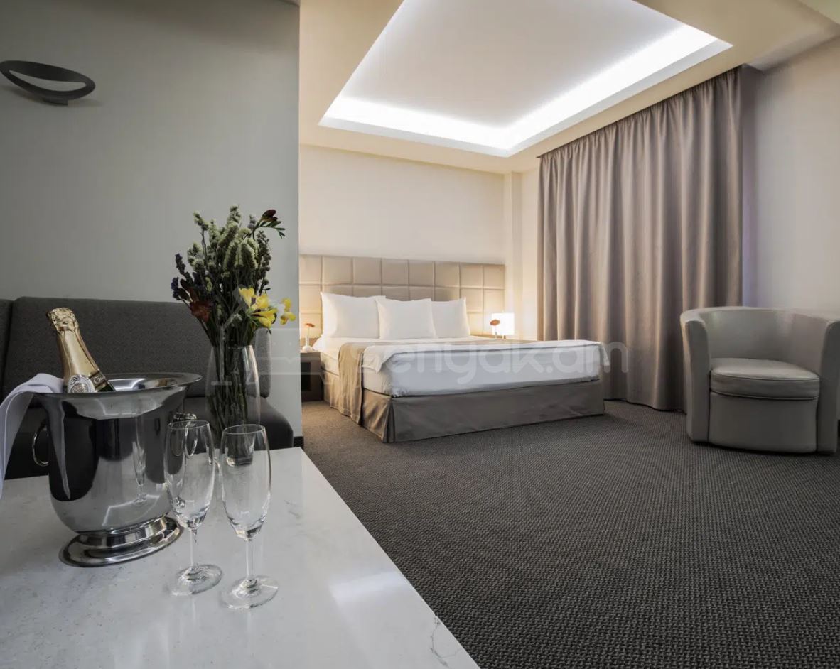 Շենք-Շինություն, 1190քմ