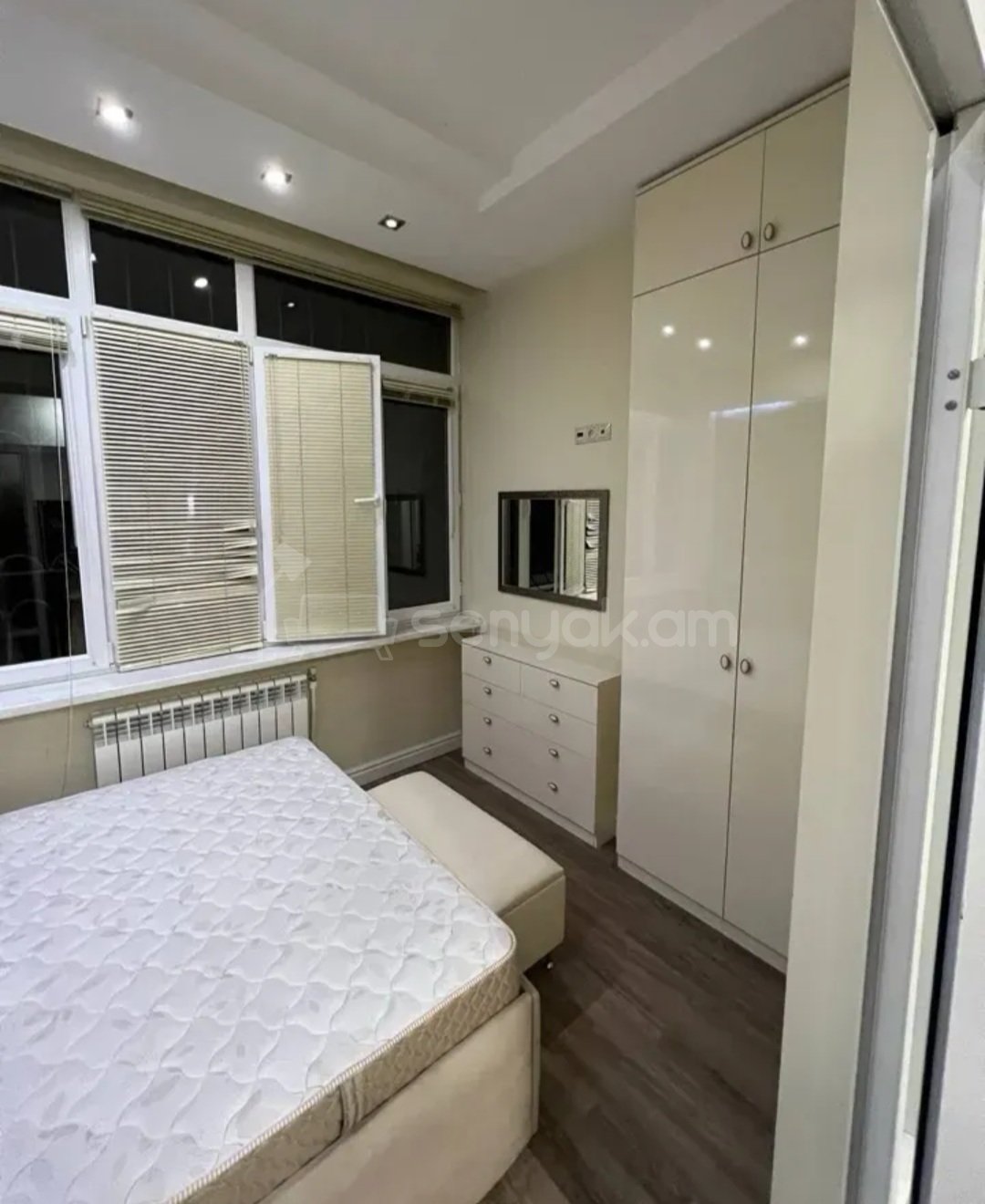 2 Սենյականոց Բնակարան Քարե Շենքում, 55քմ, 1/4 հարկ, Կապիտալ Վերանորոգված, Կահավորված