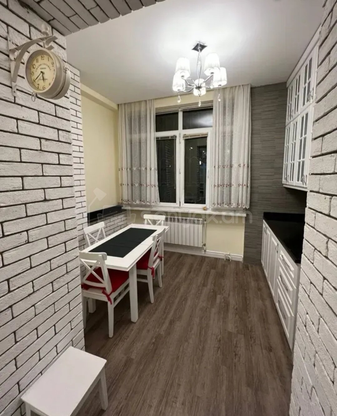 2 Սենյականոց Բնակարան Քարե Շենքում, 55քմ, 1/4 հարկ, Կապիտալ Վերանորոգված, Կահավորված