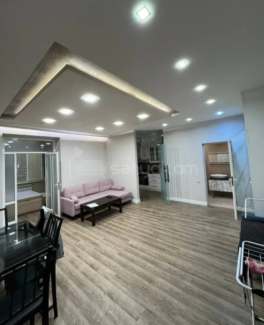 2 Սենյականոց Բնակարան Քարե Շենքում, 55քմ, 1/4 հարկ, Կապիտալ Վերանորոգված, Կահավորված