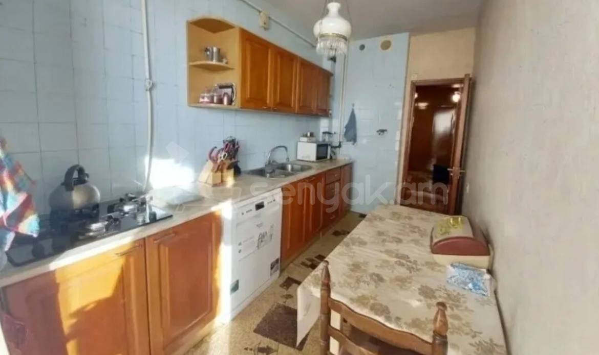 4 Սենյականոց Բնակարան, 95քմ, 8/9 հարկ, Նորմալ Վիճակում