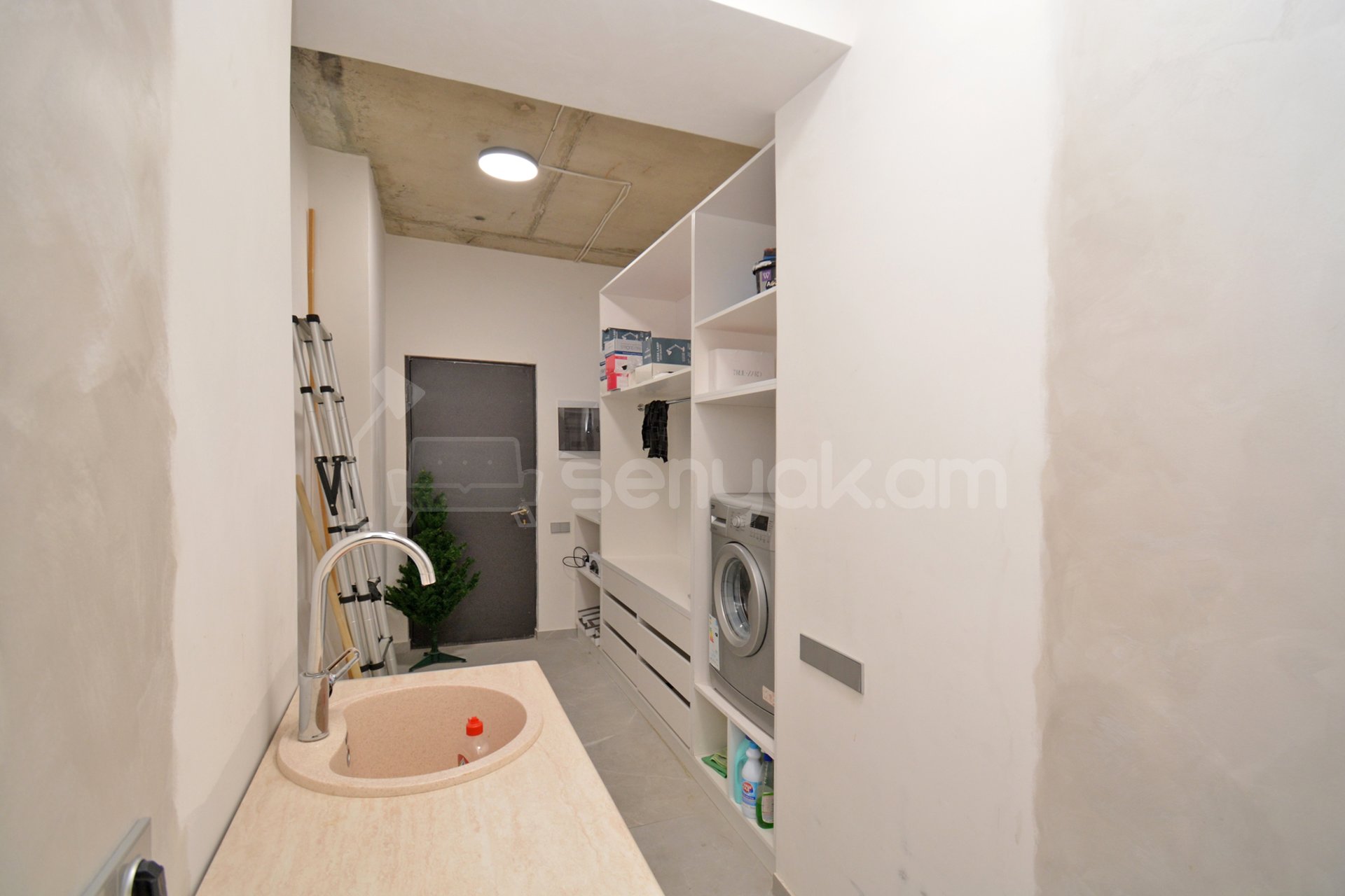 Նորակառույց Սպասարկման Տարածք, 90քմ