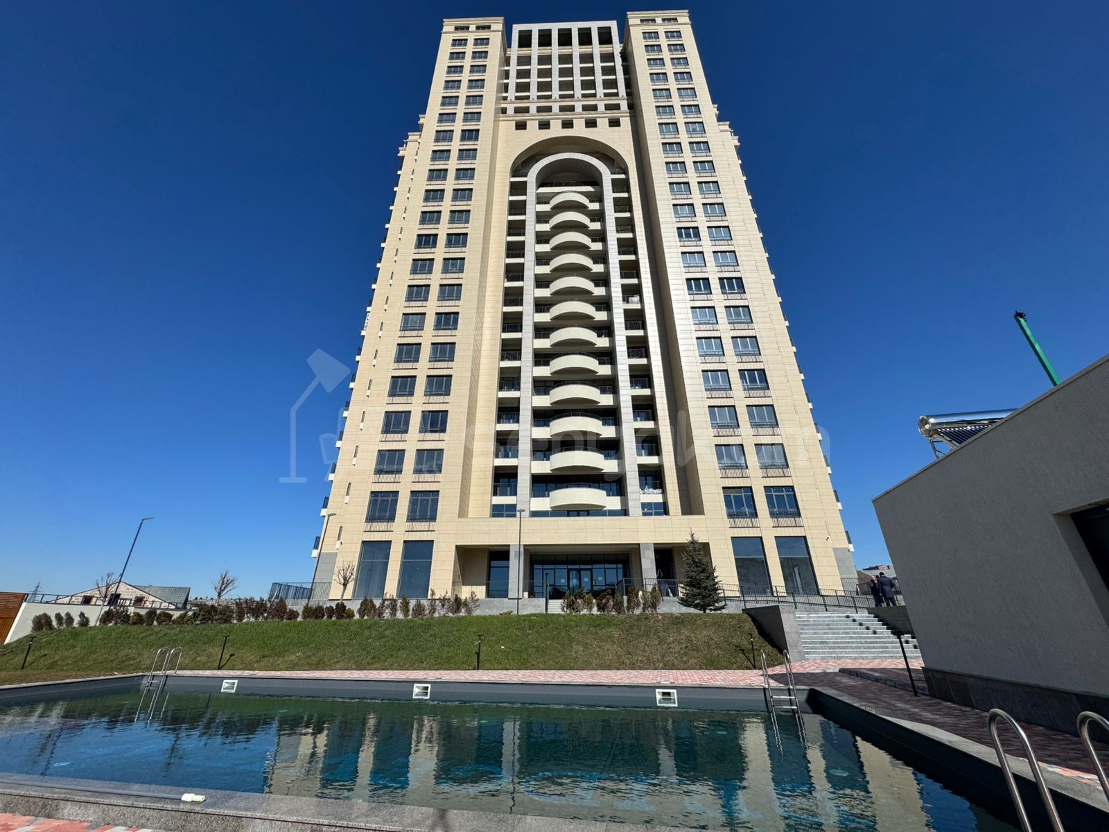 4 Սենյականոց Բնակարան Նորակառույցում, 220քմ, 18/22 հարկ, Զրոյական Վիճակում