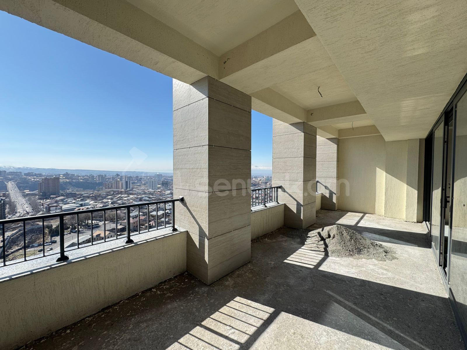 4 Սենյականոց Բնակարան Նորակառույցում, 220քմ, 18/22 հարկ, Զրոյական Վիճակում