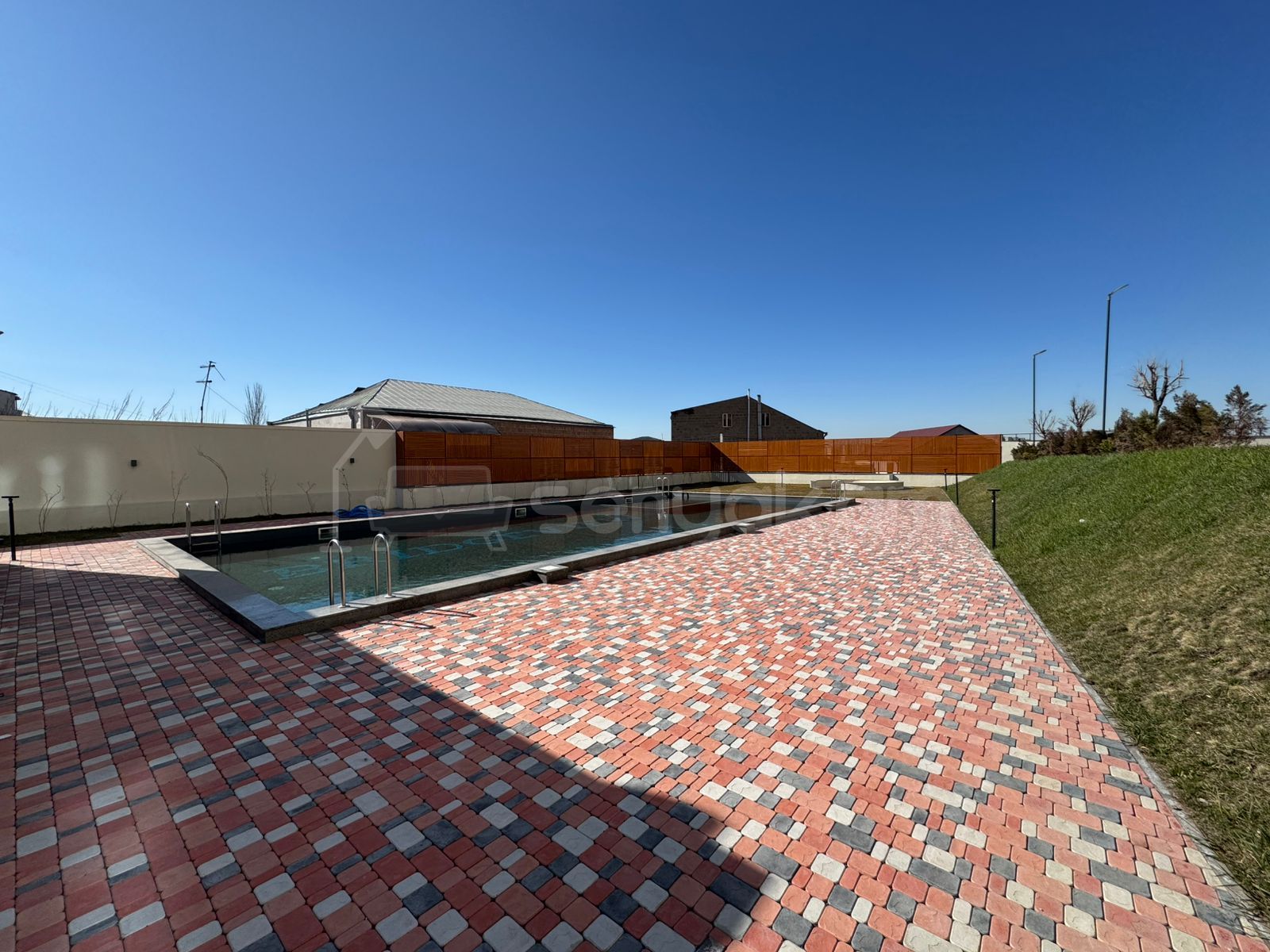 4 Սենյականոց Բնակարան Նորակառույցում, 220քմ, 18/22 հարկ, Զրոյական Վիճակում