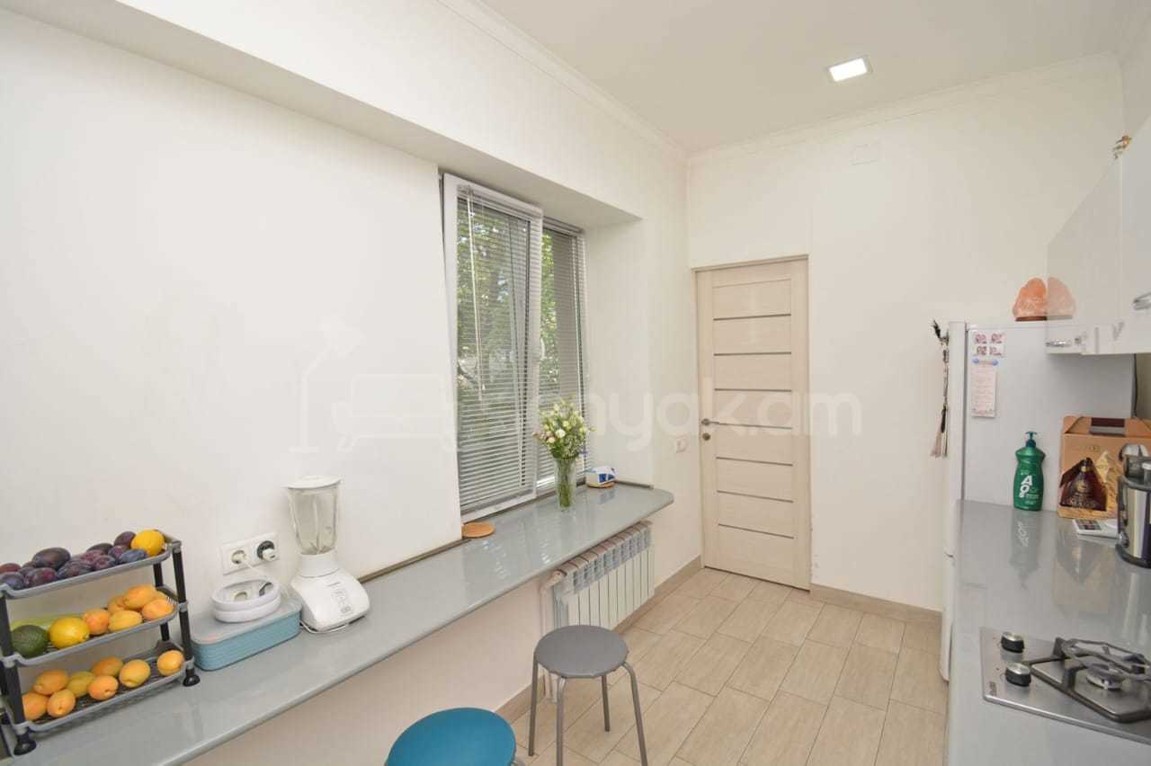 2 Սենյականոց Բնակարան Քարե Շենքում, 52քմ, 2/3 հարկ, Կապիտալ Վերանորոգված