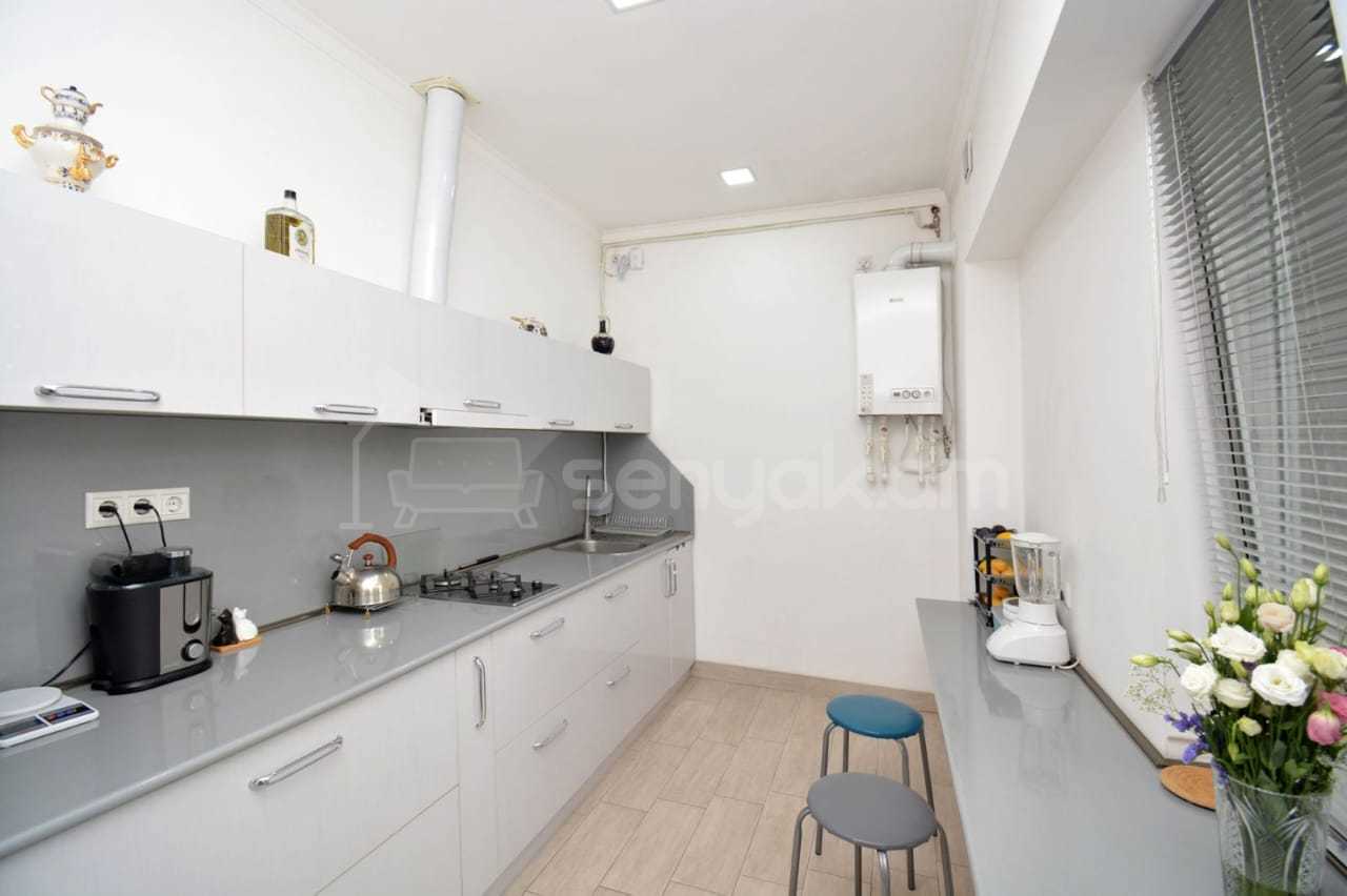 2 Սենյականոց Բնակարան Քարե Շենքում, 52քմ, 2/3 հարկ, Կապիտալ Վերանորոգված