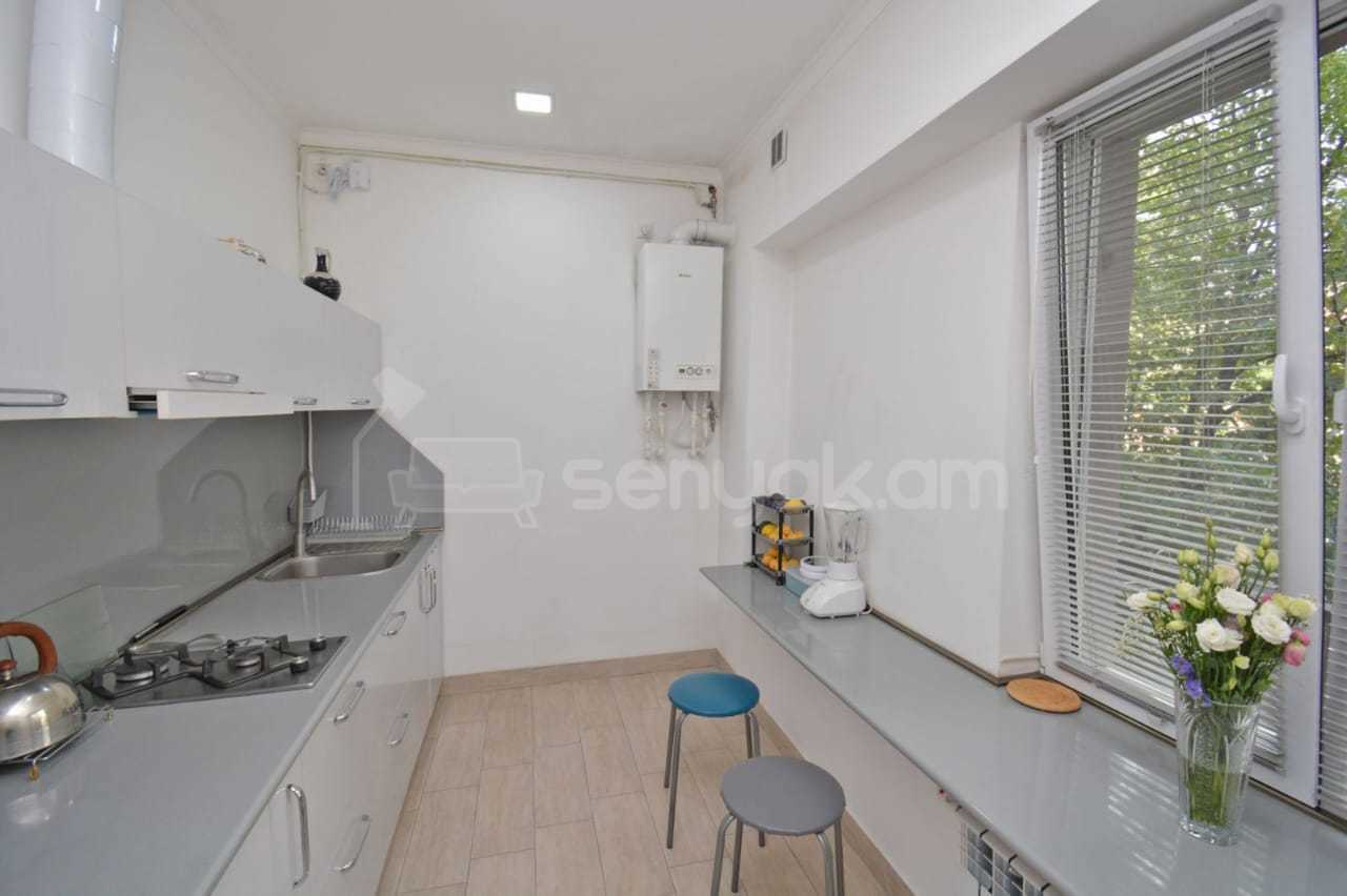 2 Սենյականոց Բնակարան Քարե Շենքում, 52քմ, 2/3 հարկ, Կապիտալ Վերանորոգված