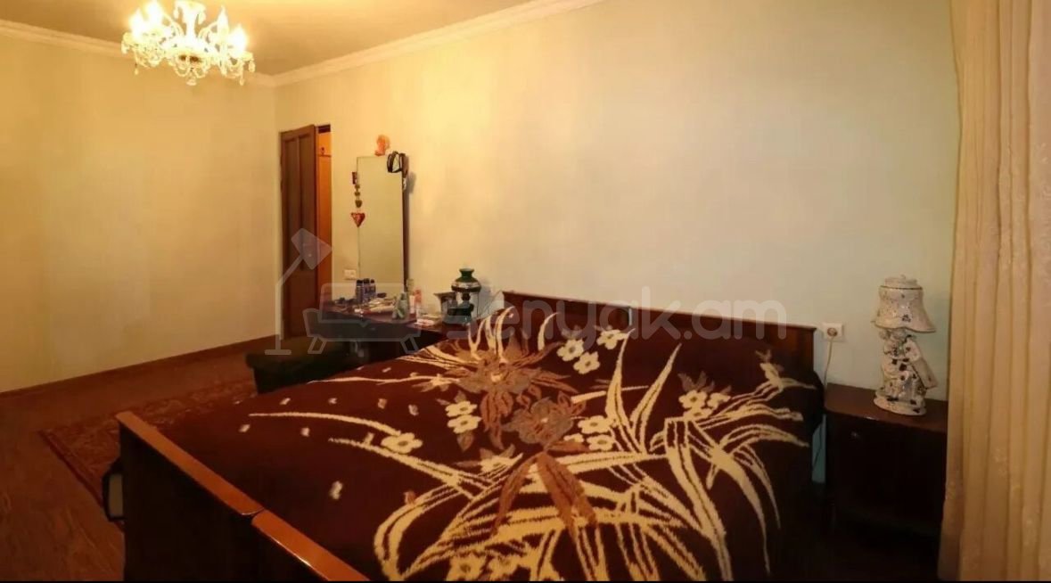 5 Սենյականոց Բնակարան Քարե Շենքում, 102քմ, 5/5 հարկ, Կոսմետիկ Վերանորոգված