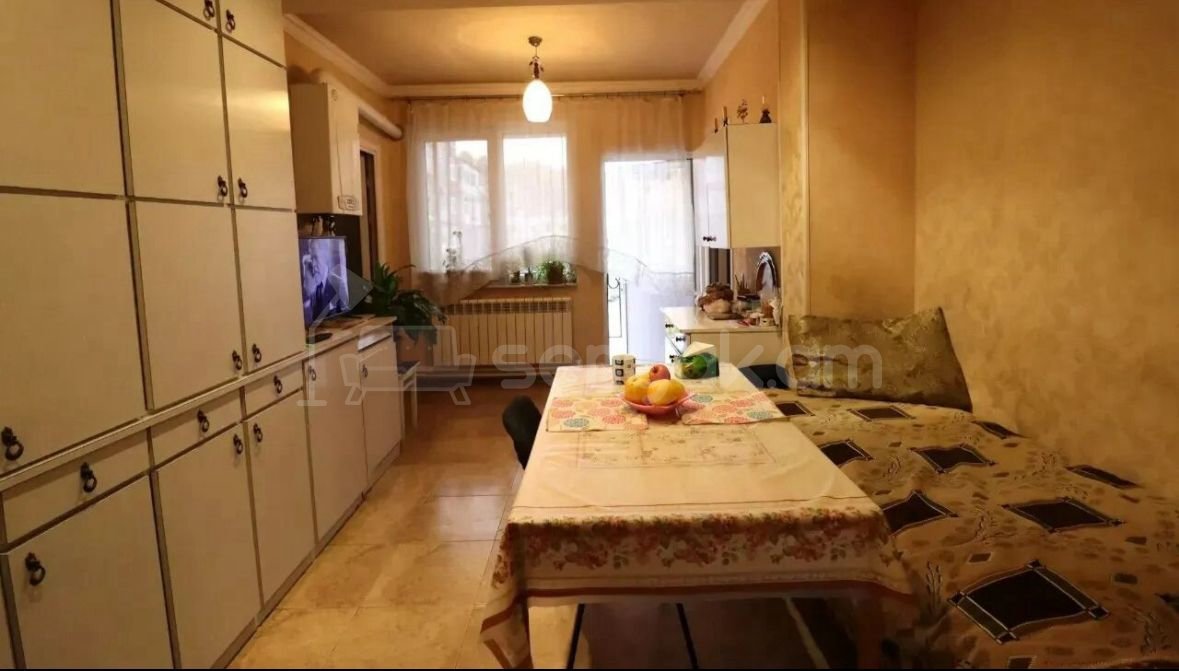 5 Սենյականոց Բնակարան Քարե Շենքում, 102քմ, 5/5 հարկ, Կոսմետիկ Վերանորոգված