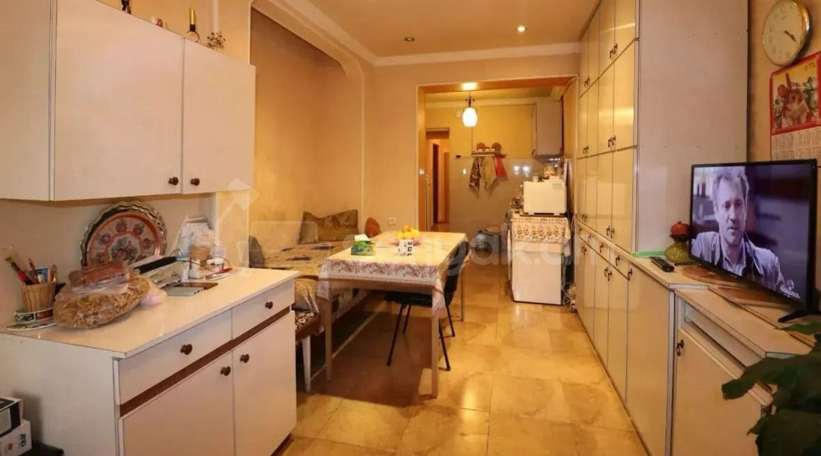 5 Սենյականոց Բնակարան Քարե Շենքում, 102քմ, 5/5 հարկ, Կոսմետիկ Վերանորոգված