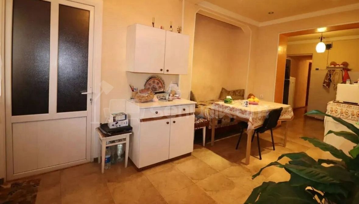 5 Սենյականոց Բնակարան Քարե Շենքում, 102քմ, 5/5 հարկ, Կոսմետիկ Վերանորոգված